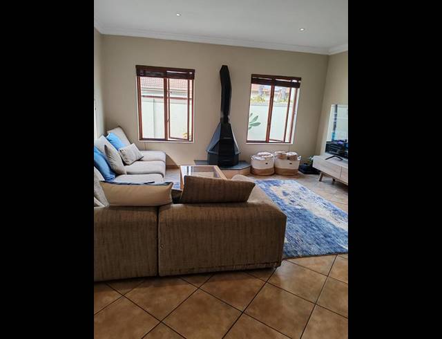 3 BEDROOM TOWNHOUSE FOR SALE IN MIDSTREAM ESTATE